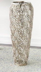 Esta maceta contemporánea de aluminio crea un punto de enfoque elegante con un acabado metálico refinado y duradero. - Product Image 2