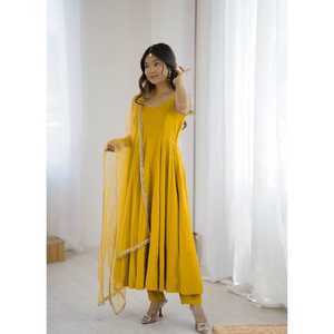 NUEVO DISEÑO DE MODA, VESTIDO ANARKALI FESTIVO Y MODERNO, TELA DE SEDA ROMANA PURA Y PESADA, CHANDERI - Product Image 1