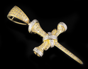 Bijoux personnalisés en moissanite ronde hip hop cloutée en argent 925 avec pendentif croix entièrement glacé pour hommes - Product Image 1