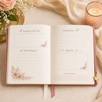 Carnet de prière LABON Rose Poudré Held in Grace avec Croix Florale Dorée, Couverture Rigide, Coffret Cadeau Chrétien