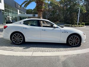 Offre exceptionnelle : Maserati Ghibli 2022 propre et prête à être expédiée - Product Image 3