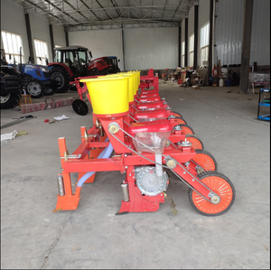 Sembradora de Maíz Roja Montada en Tractor con Tres Tolvas de Semillas y Ruedas Ajustables para Equipos de Plantación Agrícola - Product Image 5