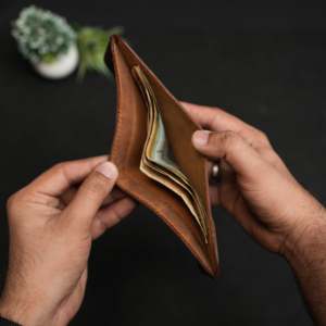 Portefeuille homme classique en cuir pleine fleur marron foncé gaufré, fait main, article 55 - Product Image 4