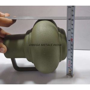 Jarrón de metal verde oliva de excelente calidad con cuerpo redondo y mango resistente, perfecto para decoración elegante del hogar y exhibiciones florales - Product Image 5