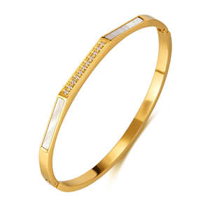 Pulsera de Moda de Acero Inoxidable Chapada en Oro, Estilo Retro y de Alta Gama para Mujer, con Forma de Mariposa Geométrica y Perla, Estilo Religioso Moderno - Product Image 4