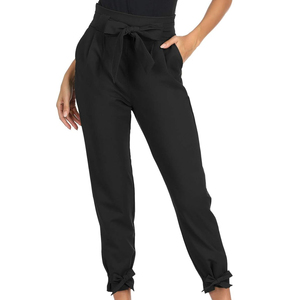 Pantalon élégant pour femme, conçu pour un confort flexible, avec des lignes équilibrées et un look moderne et raffiné. - Product Image 3