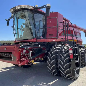 Moissonneuse-batteuse Case IH 8240 d'occasion Moissonneuse-batteuse agricole à 4 rangs de maïs et de maïs en vente - Product Image 1