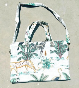 Sac pour ordinateur portable matelassé vintage moderne de luxe fait à la main, imprimé animal de la jungle blanc, pur coton, durable, imperméable, écologique, pour affaires - Product Image 4