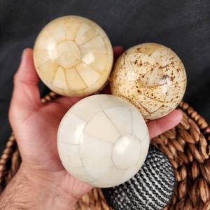 Ensemble de boules décoratives en résine bleue de haute qualité pour la maison, taille personnalisée avec un design élégant pour une décoration traditionnelle - Product Image 1