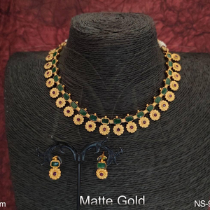 Bijoux antiques Plaqué or mat Designer Party Wear Belle fantaisie Style collier court ensemble - Product Image 1