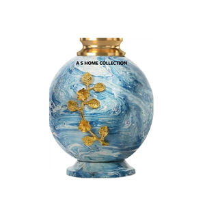 Ensemble de 2 vases à fleurs en aluminium, métal, forme ronde, émail, couleur dorée, fabriqués à la main. - Product Image 2