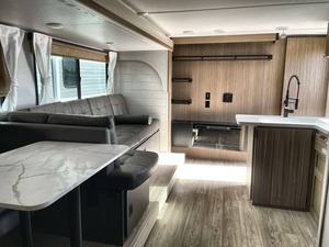 Proveedor Verificado de Autocaravana Usada F-o-r-e-s-t River Wildwood X-Lite 28VBXL 2026 en Venta - Product Image 2