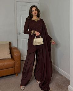 Estilo moderno Nayra Cut Kurta con Secuencia de bordado pesado Tela de rayón Farshi Salwar Kameez para mujeres para fiestas - Product Image 4