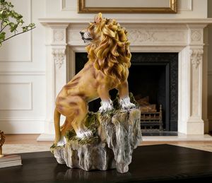 Estatua de León Majestuoso en la Cumbra de una Montaña, Figura de León Marrón de Resina para Decoración del Hogar - Product Image 5