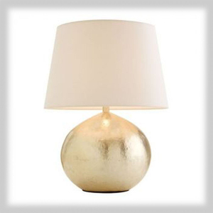 Lámpara de Mesa de Metal Plateado con Pantalla de Lino Beige y Puertos USB para Decoración e Iluminación del Hogar y Dormitorio - Product Image 3