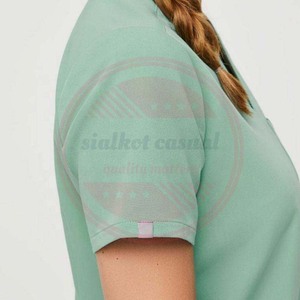 Costume de gommage de haute qualité pour les femmes gommages médicaux en gros uniformes hospitaliers personnalisés pour les infirmières à usage quotidien - Product Image 3