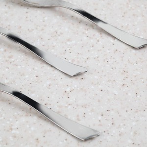 Ensemble de six cuillères en acier inoxydable finition argentée conçues pour la cuisine, les repas et les présentations de table élégantes - Product Image 5