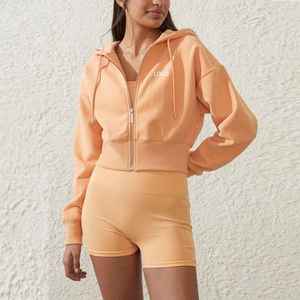 Sudadera Corta con Capucha para Mujer, Diseño Moderno con Bordado 3D, Silueta Favorecedora y Cómoda para Uso Diario - Product Image 4