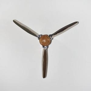 Hélice Decorativa de Aluminio con Acabado Niquelado, 3 Aspas, Modelo de Hélice de Avión, Centro de Madera, Artículos de Decoración para Sala de Estar - Product Image 1