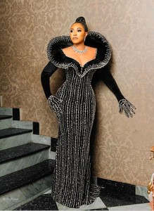 Robe de soirée vintage pour femme, silhouette sirène, longueur au sol, manches longues, épaules en maille extensible noire de luxe avec strass, soutien-gorge intégré - Product Image 2