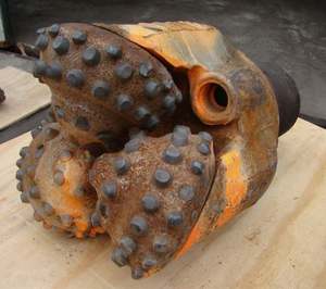 Brocas Tricónicas en Venta, TCI y Dientes Fresados, Cuerpo de Acero Aleado Grado HMS, Smith Baker Hughes Halliburton SCRAP - Product Image 1