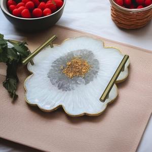 Bandeja Decorativa de Resina con Posavasos, Juego de Mesa de Modelo Personalizado Hecho a Mano para Decoración del Hogar y Regalos - Product Image 1