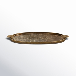 Plateau de service ovale en or antique élégant avec poignées uniques et surface texturée idéale pour recevoir et décorer de manière élégante - Product Image 1