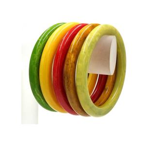 Bracelet élégant en résine imperméable avec des couleurs personnalisées Bijoux faits à la main pour les cadeaux d'affaires et les accessoires personnels des femmes - Product Image 3