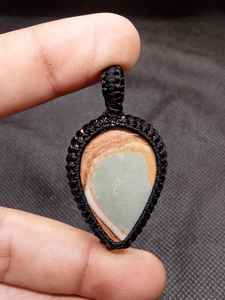 Collier en macramé en polygramme naturel fait à la main avec pierres précieuses - Product Image 3