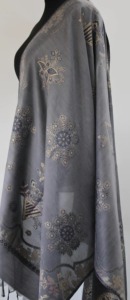 ผ้าคลุมไหล่แคชเมียร์สีเทาสง่างามสำหรับผู้หญิงผ้าขนแกะนุ่มอบอุ่นฤดูหนาวปักลายสไตล์ดั้งเดิมหรูหราในชีวิตประจำวัน - Product Image 4