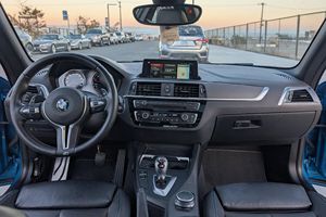 BMW M2 Turbo 6 cylindres, modèle 2018, d'occasion, équipement Executive, provenance du Texas et de Californie - Product Image 4