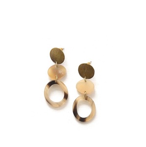 Boucles d'oreilles corne de buffle bon prix pour taille personnalisée prix bon marché avec couleur blanche naturelle - Product Image 3