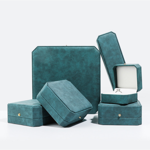 Caja de Joyería Octogonal de Cuero Sintético Verde Esmeralda Impresa con Cierre Metálico para Anillos y Pulseras, Proveedor al por Mayor - Product Image 1