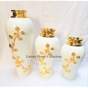 Vase indien fait à la main au design extra ordinaire avec conception de crevaison au design moderne couleur or ensemble de 2 jardinières et pots de décoration de sol - Product Image 3