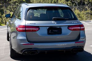 Mercedes-AMG E-63 S Wagon 2023 con Techo Corredizo, Faros Delanteros, Cámara Trasera de 360°, Asientos Eléctricos - Product Image 5