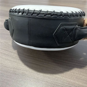 Bouclier de boxe en cuir PU de vachette de haute qualité avec logo personnalisé, unisexe, couleur personnalisable, protection pour joueurs sportifs, vente en gros - Product Image 3