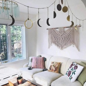 Macramé Rojo y Blanco Vibrante para Colgar en la Pared, Arte de Pared Hecho a Mano, Pieza Decorativa Ideal para el Hogar y Exhibiciones de Celebración, Procedente de la India - Product Image 6