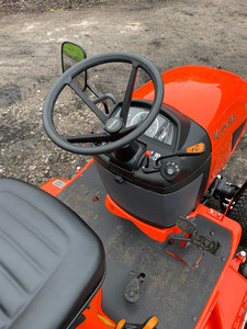 Tondeuse autoportée professionnelle Diesel Best BX231, bac de ramassage 1000 mm, 200 L, éjection arrière, design compact - Product Image 5