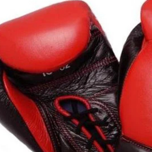 ถุงมือชกมวยแบบผูกเชือก Winning สีแดงดำ หนังแท้คุณภาพพรีเมียม สำหรับการฝึกซ้อมและการแข่งขันระดับมืออาชีพ ขนาด 8 ออนซ์ 10 ออนซ์ 12 ออนซ์ - Product Image 4