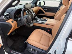 SUV de Lujo 2025 de 7 Plazas, Tamaño Completo, 6 Cilindros, 400 499HP, Transmisión Automática, Modelo Premium, Volante a la Izquierda, Color Oscuro, para Exportación - Product Image 5