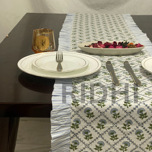 Camino de Mesa Personalizable de Algodón Azul Claro con Estampado Floral Indio, Impreso a Mano, para Uso en Banquetes, Hoteles y Comedores - Product Image 3