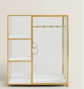 Joyero de latón y cristal con delicados grabados y estructura metálica para una solución premium de almacenamiento de joyas - Product Image 6