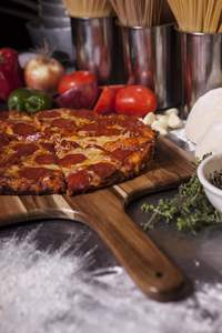 Plateaux et plateaux de service Pizza Peel Paddle de marque Picnic Time, taille unique, bois d'acacia - Product Image 5