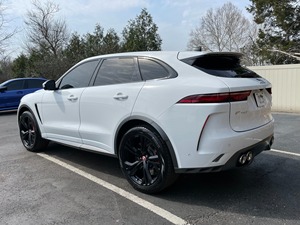 รถยนต์มือสองคุณภาพดี ปี 2022 F-PACE SVR AWD พร้อมจอแสดงผลบนกระจกหน้า - Product Image 3