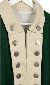 Manteau long double boutonnage vert d'inspiration historique avec revers contrastants et boutons en étain, style uniforme de garde - Product Image 6