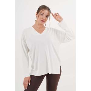 Wholesale Women's <b>V</b>-<b>Neck</b> Side Slit <b>White</b> Knitted <b>Sweater</b> - Product Image 5