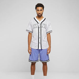 กางเกงขาสั้นตาข่ายผู้ชายแบบสวมใส่ได้สองด้าน พิมพ์ลายโลโก้ตามสั่งสำหรับฤดูร้อน เหมาะสำหรับเล่นบาสเก็ตบอล ออกกำลังกาย ผลิตจากโพลีเอสเตอร์ ระบายอากาศได้ดี มีกระเป๋า ความยาวเหนือเข่า - Product Image 5