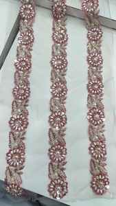 Lacets floraux brodés faits à la main sur mesure avec différents types de matériel de broderie attachés pour améliorer l'apparence. - Product Image 5