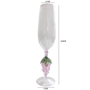 Copa de vino de cristal de calidad garantizada que mejora la experiencia del vino al involucrar la vista, el olor y el sabor en armonía. - Product Image 2