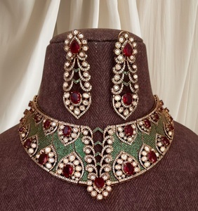 Ensemble de collier et boucles d'oreilles de haute qualité, plaqué or, avec pierres en moissanite, pour femmes, collection de vêtements de mariage - Product Image 3